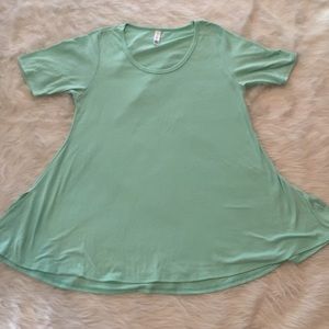 NWOT LuLaRoe Perfect Tee